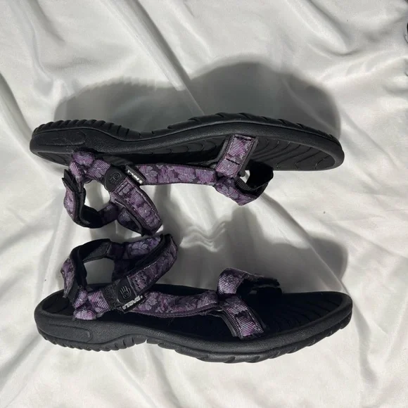 Teva Hurricane Sandals Style 5455 – Purple Floral Print – Women’s Size 11 Hiking - Picture 1 of 11